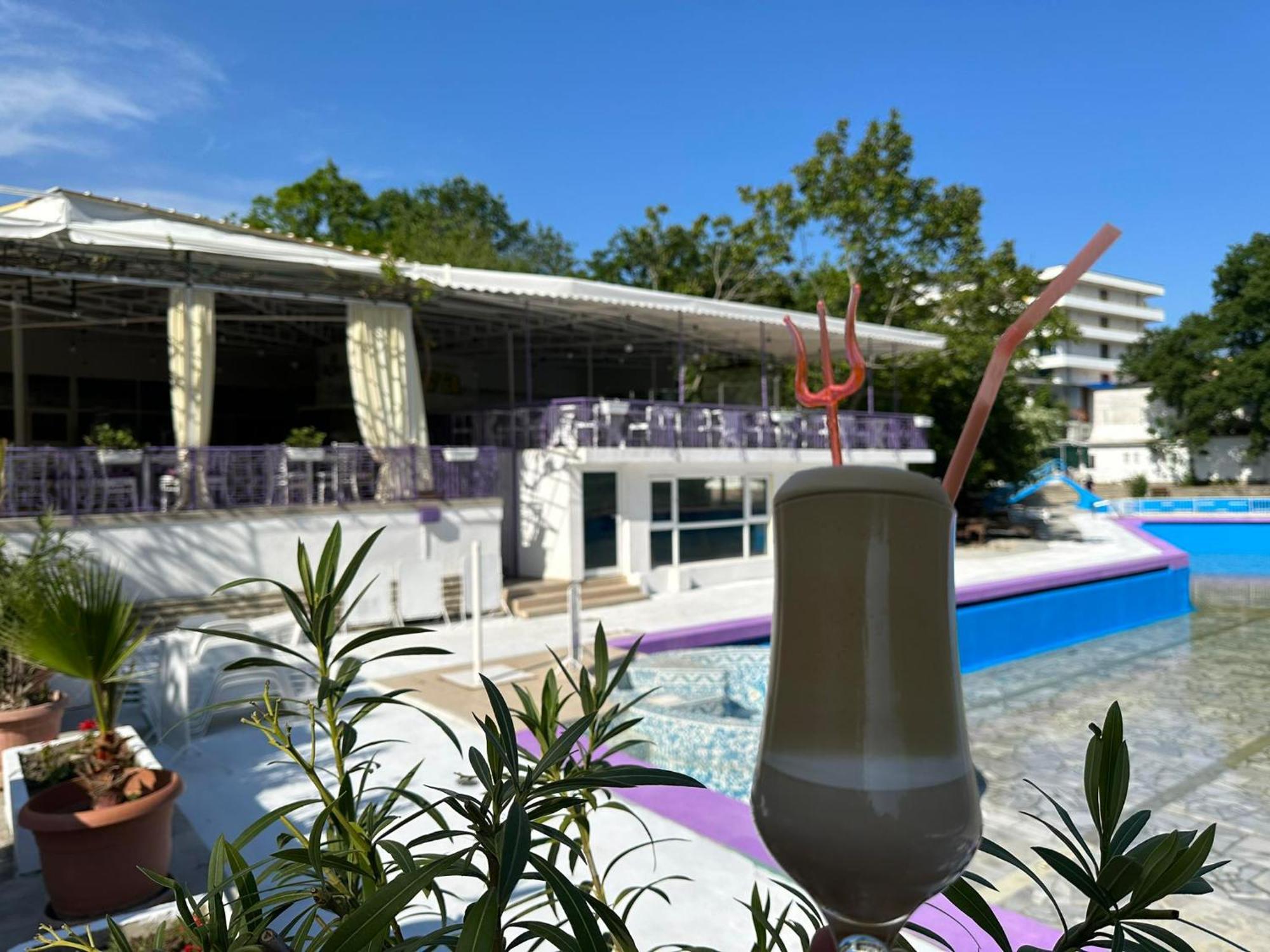 Хотел Рива Golden Sands Exteriör bild