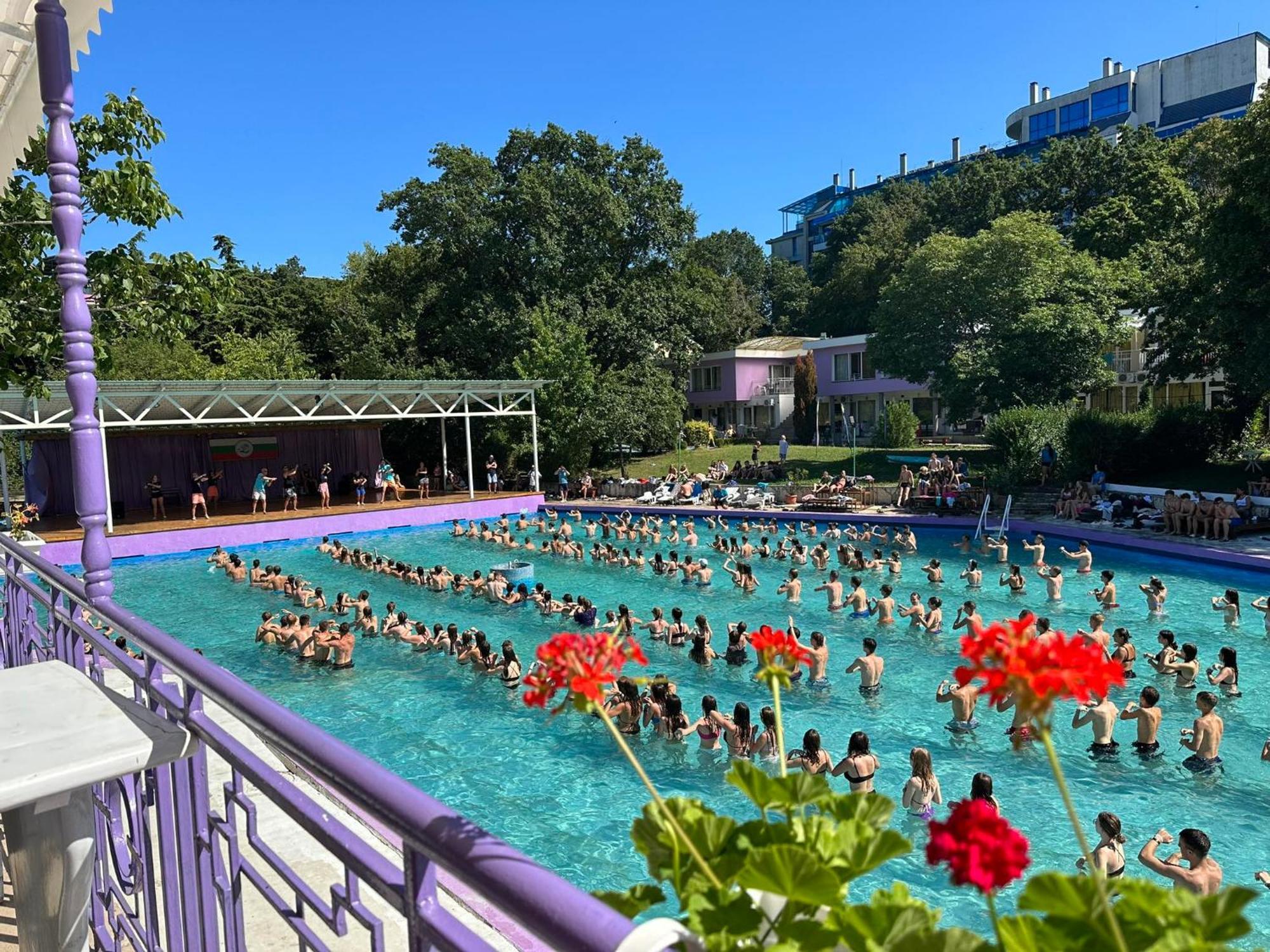 Хотел Рива Golden Sands Exteriör bild